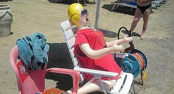 scherzo_bagnino_capitaneria_assistente_bagnanti_multa_rescue_italia